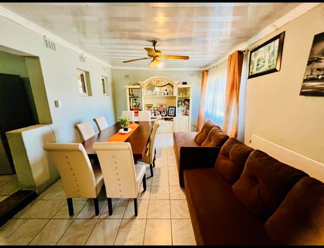 3 BEDROOM HOUSE FOR SALE IN MONTCLAIR